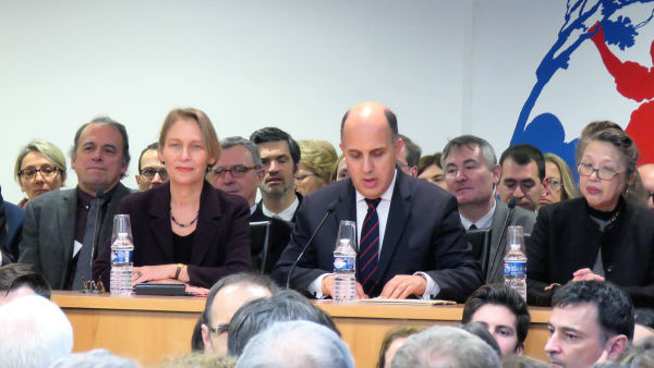 Audience-solennelle.jpg