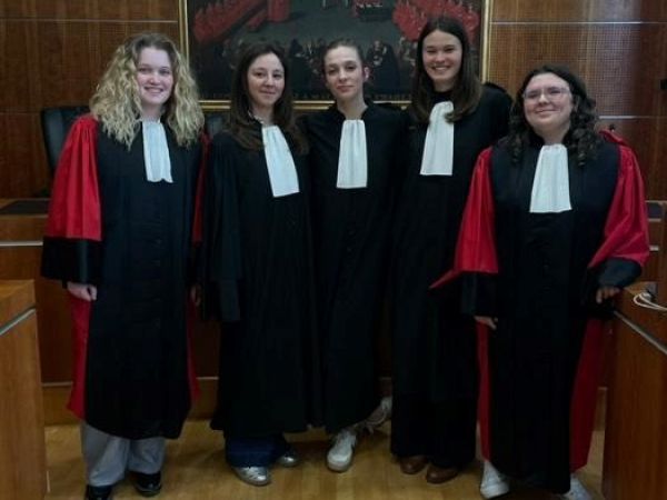 dernière répétition des étudiantes en droit de l'université d'Artois avant le concours de plaidoirie de la clinique de la Sorbonne