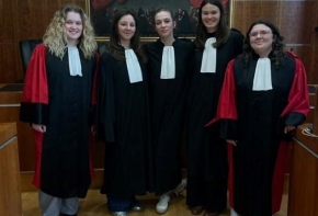 dernière répétition des étudiantes en droit de l'université d'Artois avant le concours de plaidoirie de la clinique de la Sorbonne